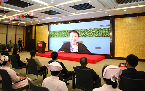 2慈銘體檢集團創始人兼總裁韓小紅博士與現場視頻連線.jpg